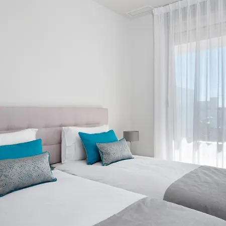 Le Mirage, Modern 3 Bedroom Overlooking The Pool * Estepona