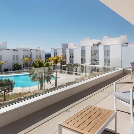 Le Mirage, Modern 3 Bedroom Overlooking The Pool Apartment *