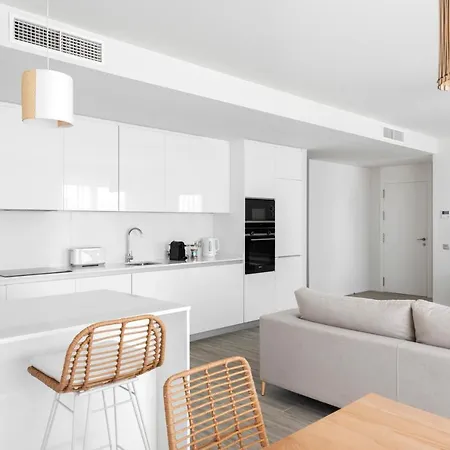Le Mirage, Modern 3 Bedroom Overlooking The Pool Apartment Estepona