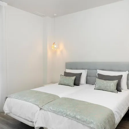 Le Mirage, Modern 3 Bedroom Overlooking The Pool * Estepona