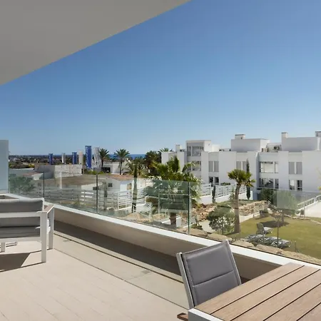 Le Mirage, Modern 3 Bedroom Overlooking The Pool *