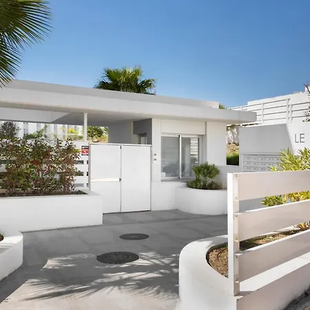 Le Mirage, Modern 3 Bedroom Overlooking The Pool *