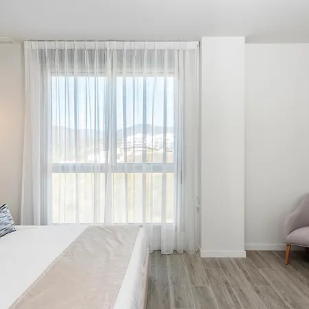Le Mirage, Modern 3 Bedroom Overlooking The Pool 公寓 埃斯特波纳
